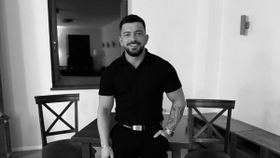 Iubita lui Andrei Perneș, gest emoționant la mormântul bărbatului iubit: „Iartă-mă că nu am rămas, deși m-ai implorat”